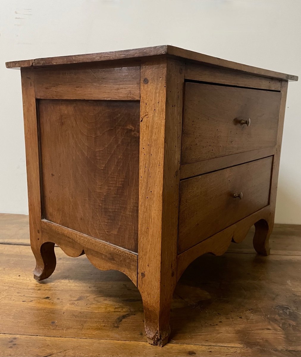 Petite Commode Basse En Noyer d Enfant-photo-7