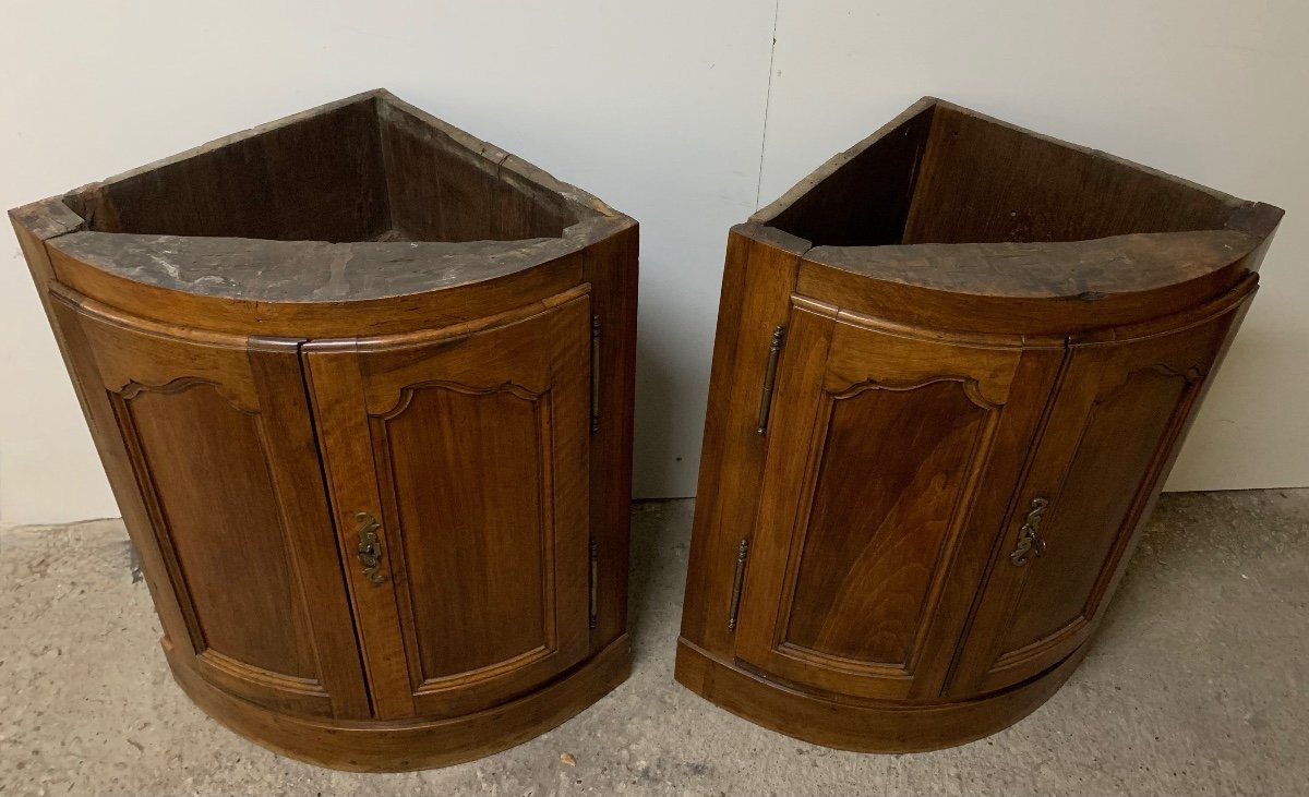 Pair Of Walnut Corner Cabinets From The Late 18th Century -photo-2