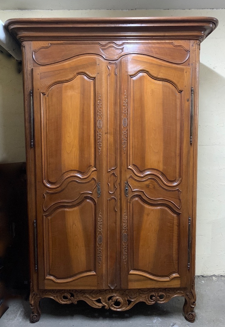 Openwork Provençal Wardrobe