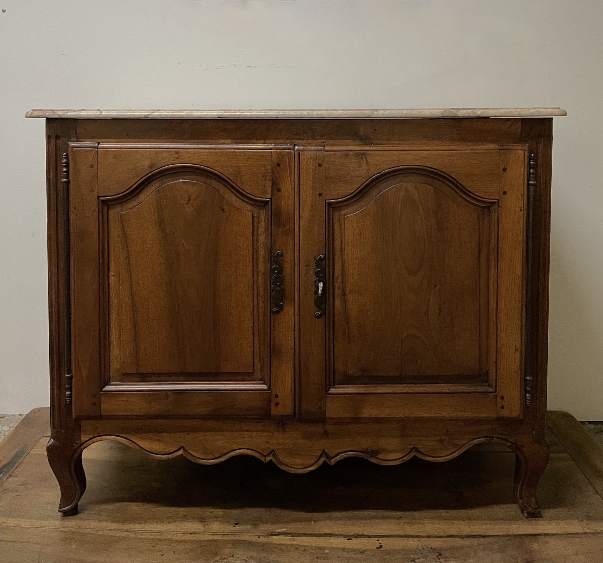 18th Century Walnut Sideboard-photo-2