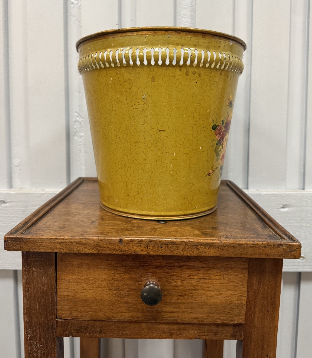 Small Painted Sheet Metal Planter-photo-4