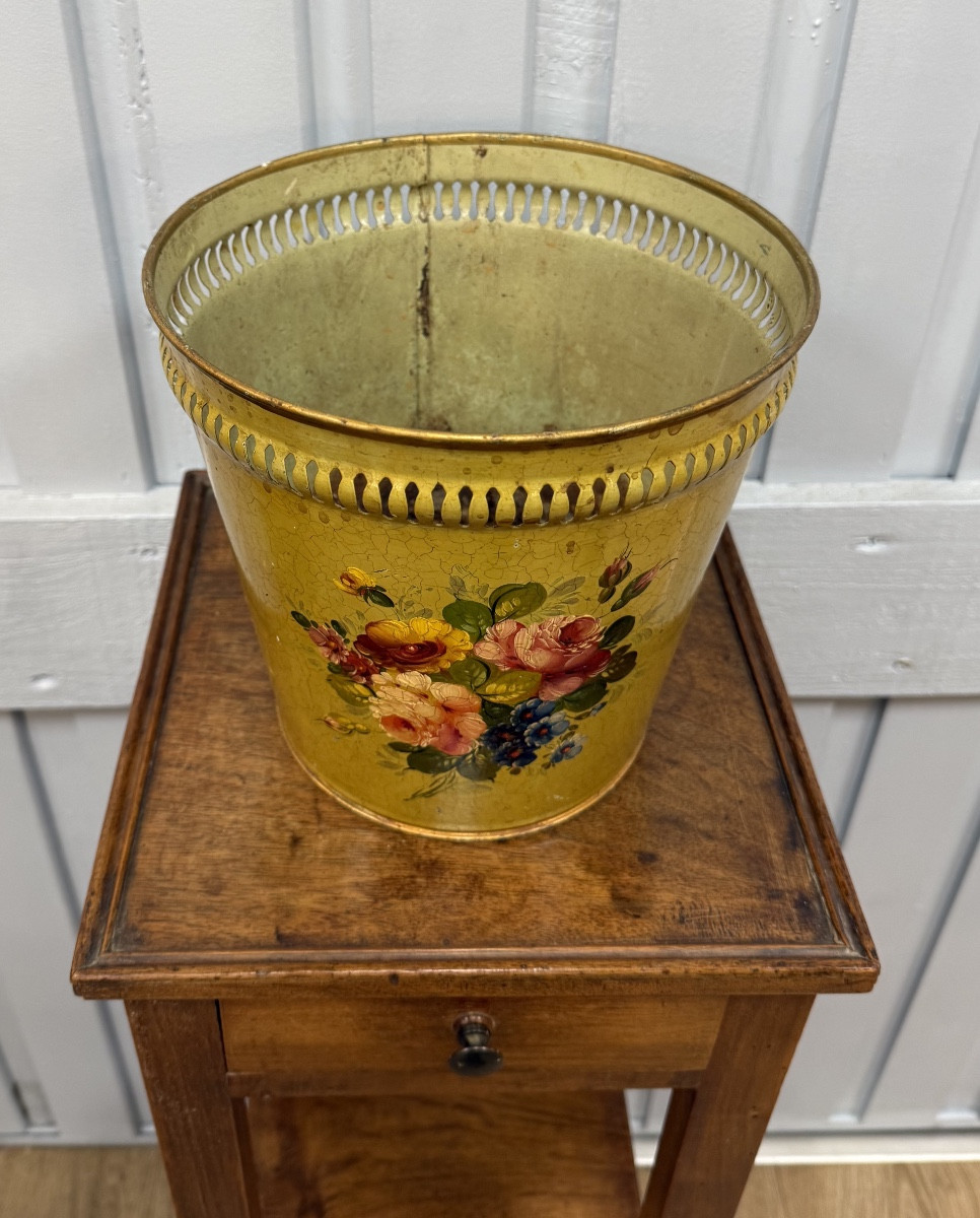 Small Painted Sheet Metal Planter-photo-1