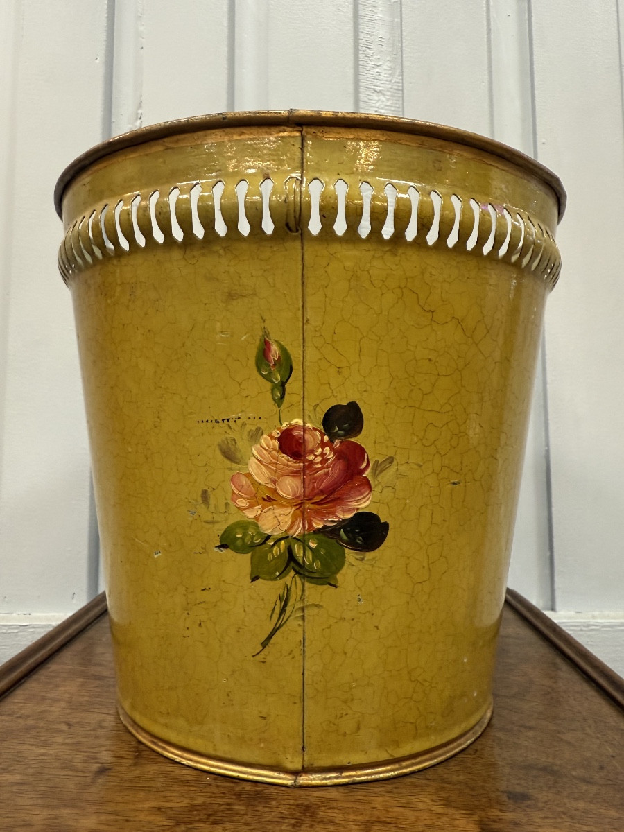 Small Painted Sheet Metal Planter-photo-5