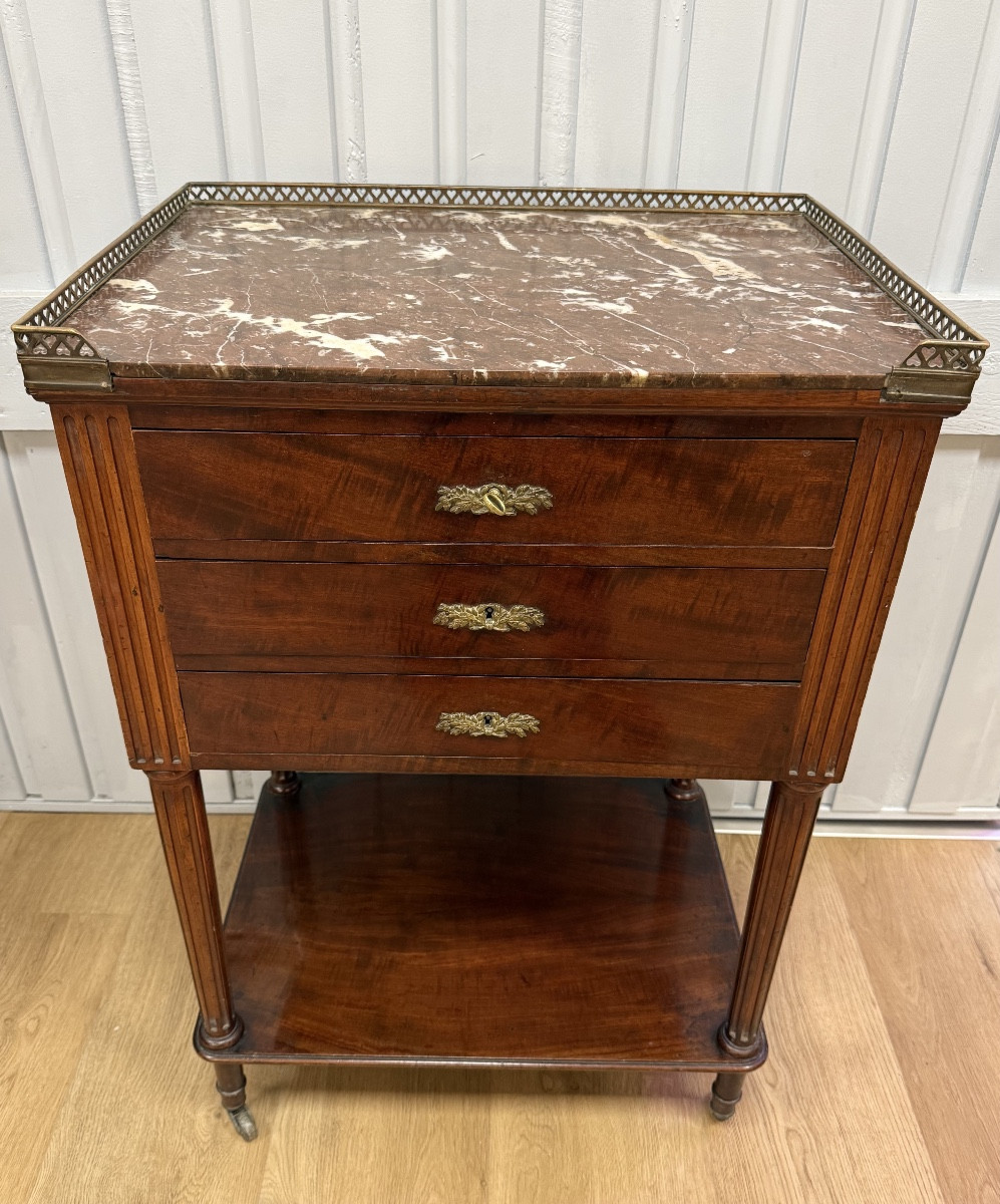Table chiffonnière en acajou