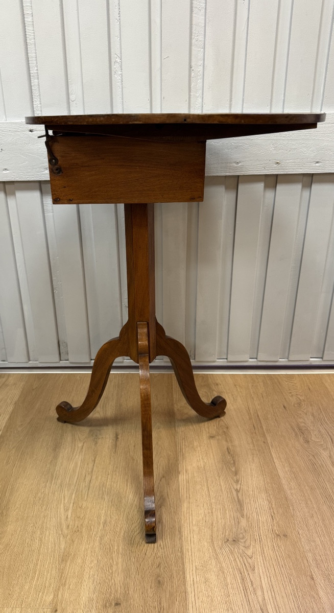 Guéridon en noyer  se transformant en petite coiffeuse -photo-2