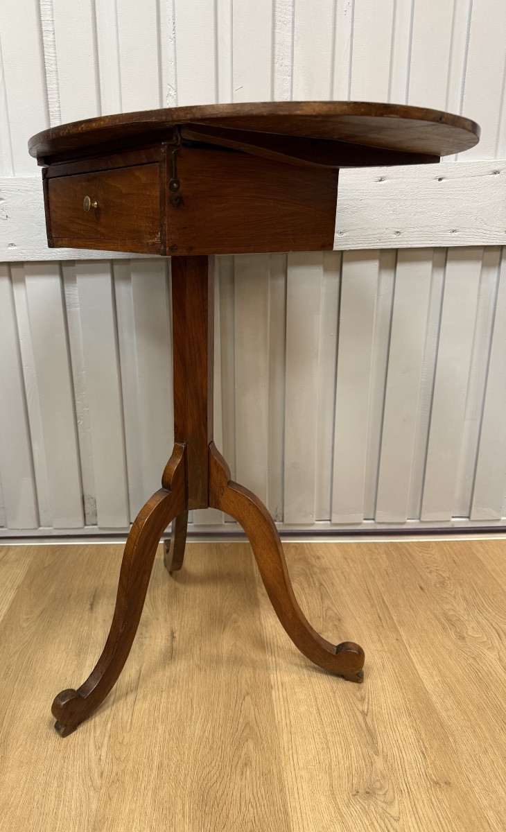 Guéridon en noyer  se transformant en petite coiffeuse -photo-6