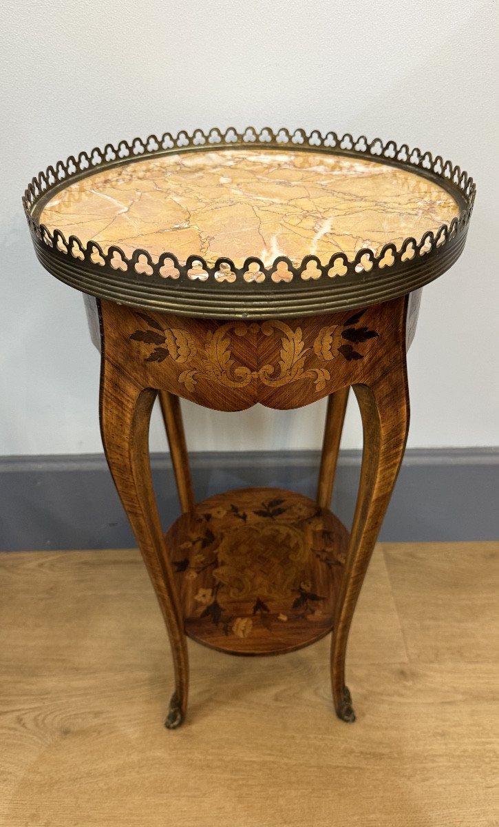 Petite table d appoint en marqueterie 