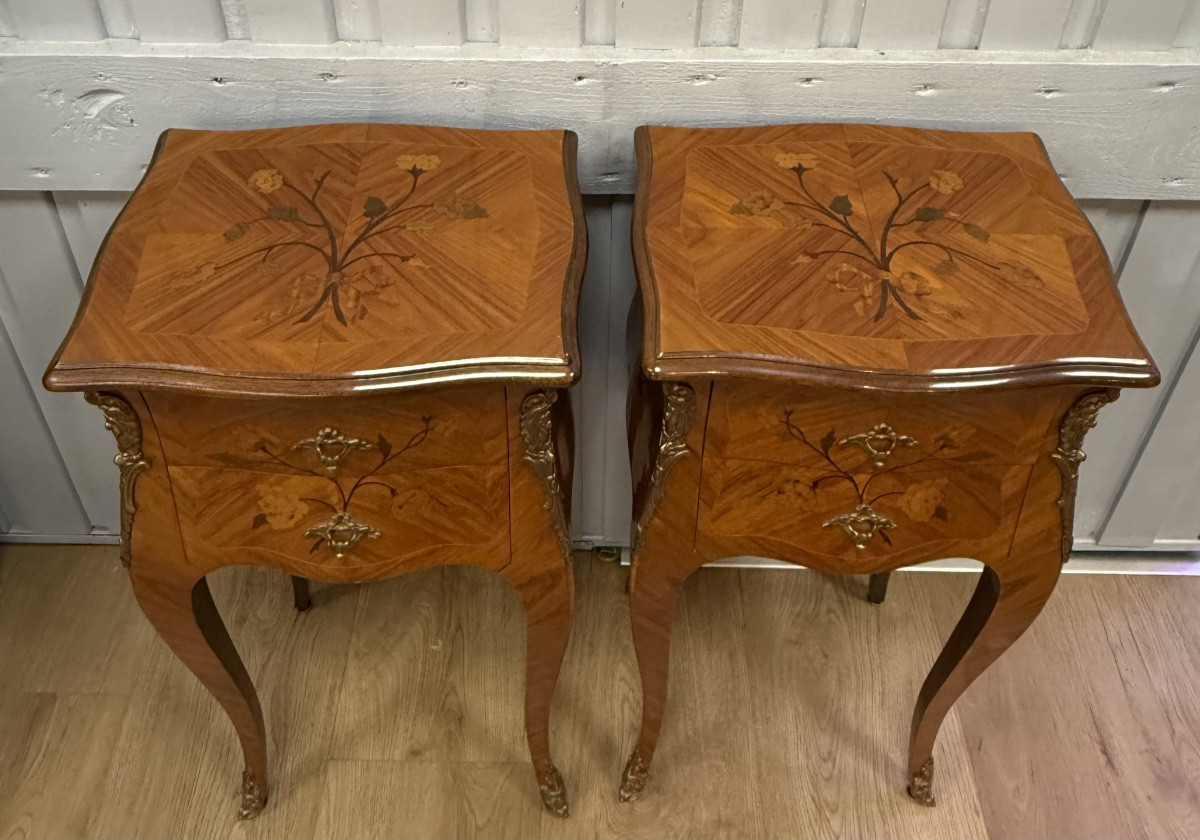 Paire de chevets marquetés