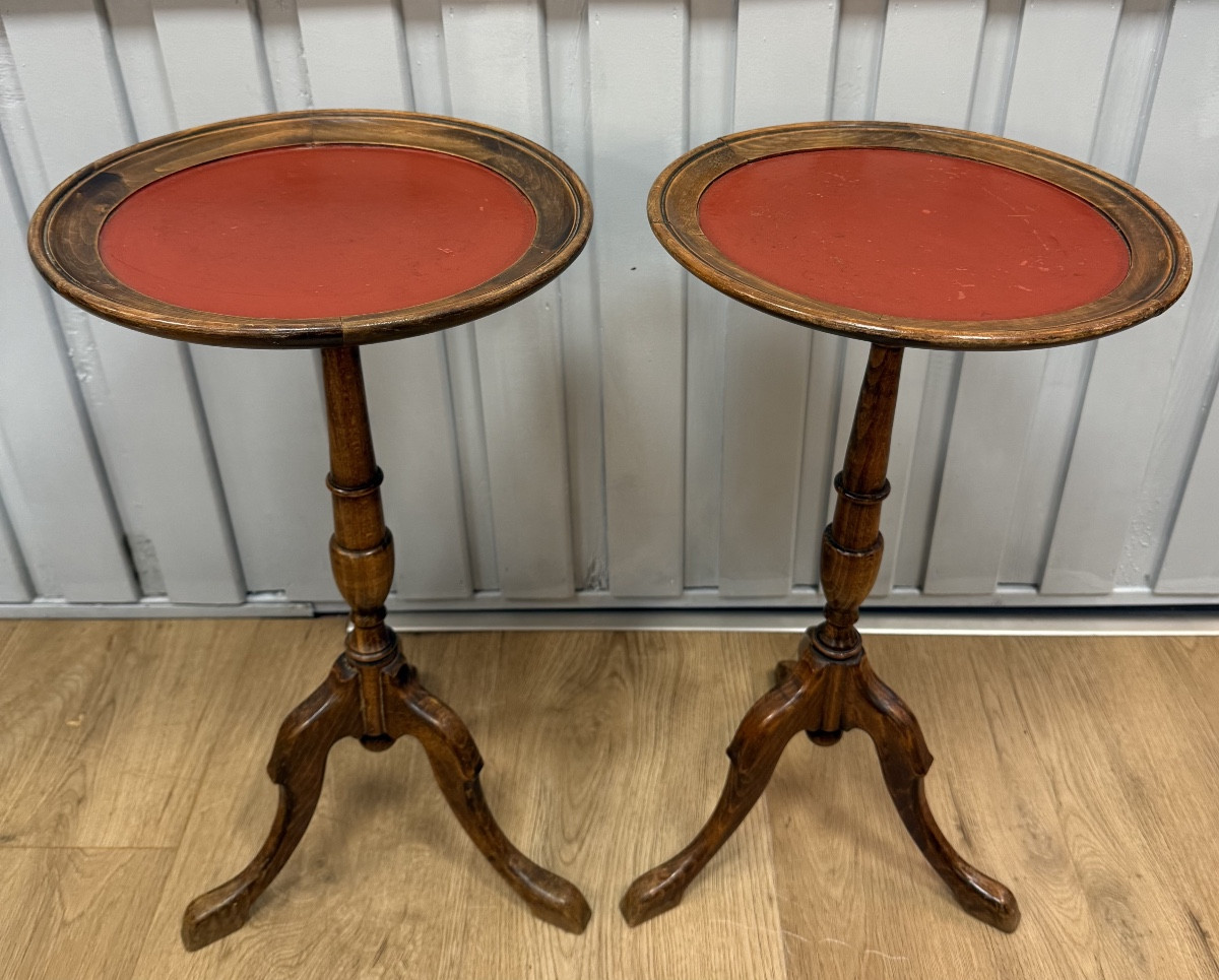 Paire de petits guéridons