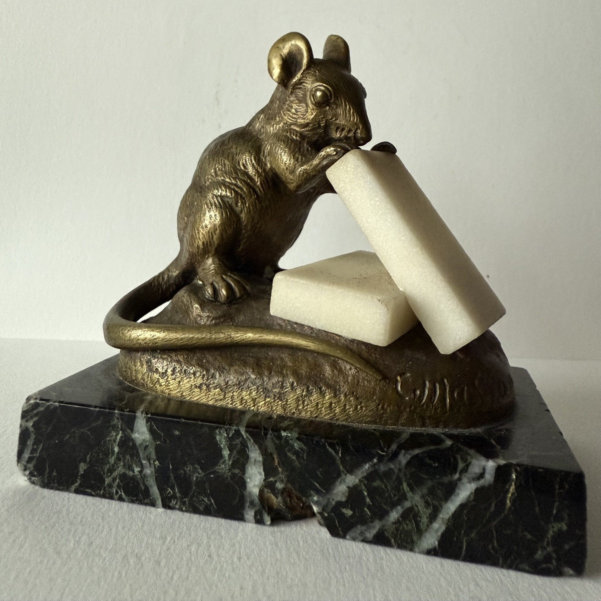 Souris grignotant un sucre , bronze signé Clovis-Edmond MASSON