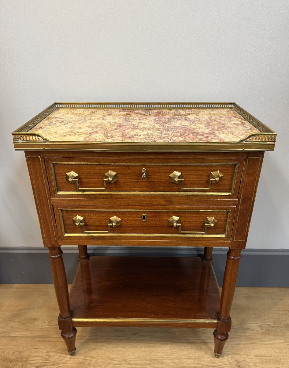 Mahogany Chest Of Drawers