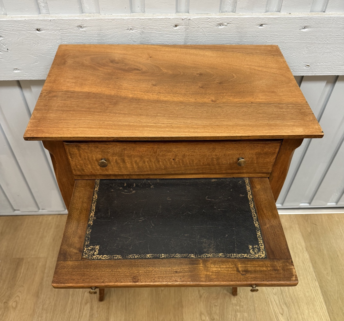 Small Walnut Side Table-photo-2