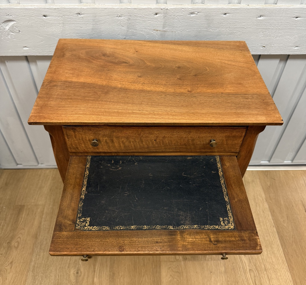 Small Walnut Side Table-photo-7