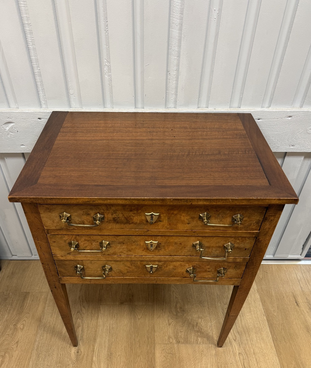 Small Chest Of Drawers Between Two-photo-2