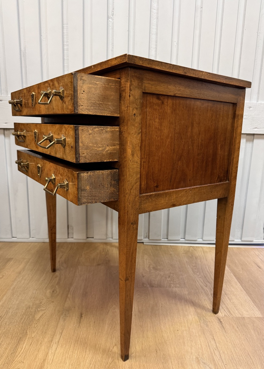 Small Chest Of Drawers Between Two-photo-5