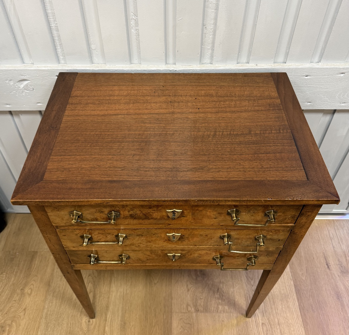 Small Chest Of Drawers Between Two-photo-7