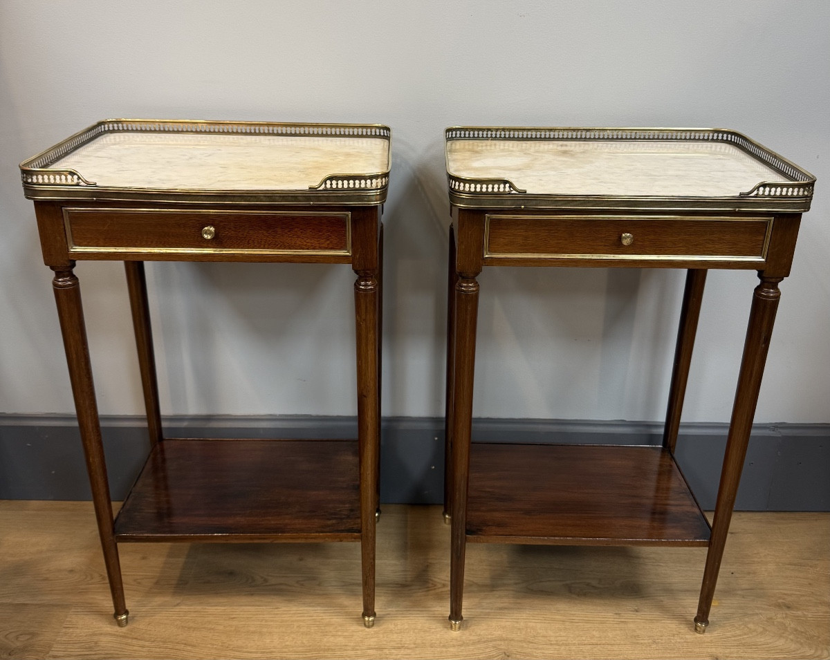 paire de chevets style  Louis XVI en acajou