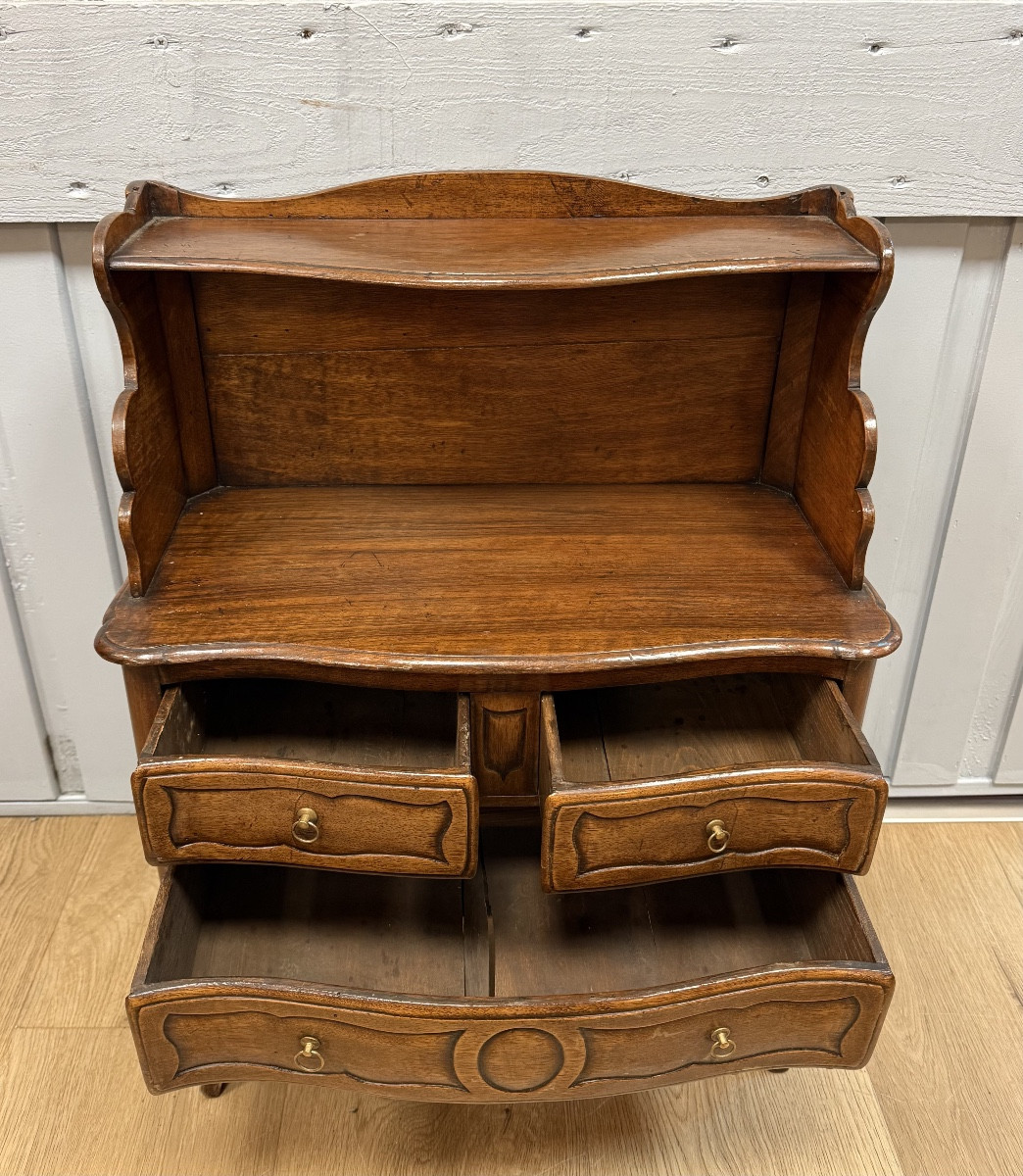 Small, High-quality Walnut Sideboard-photo-2