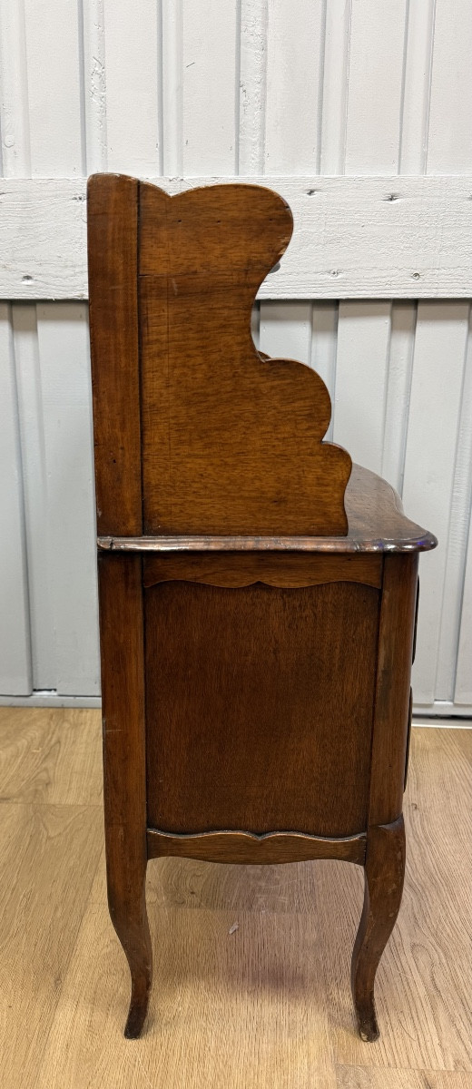 Small, High-quality Walnut Sideboard-photo-4