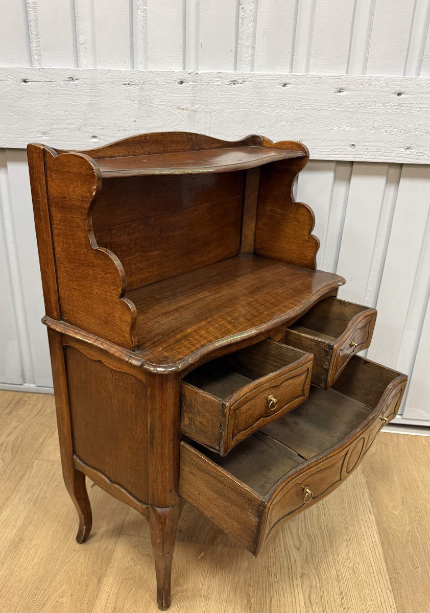Small, High-quality Walnut Sideboard-photo-6