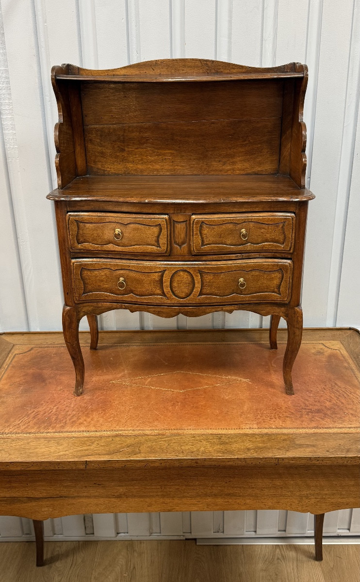 Small, High-quality Walnut Sideboard