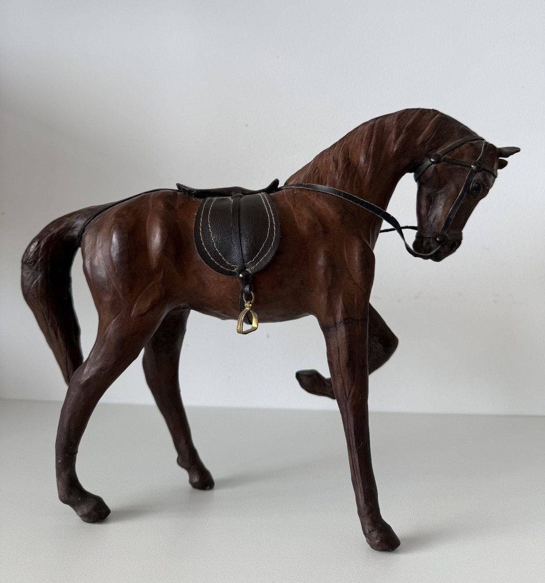 sujet représentant un Cheval en cuir -photo-3