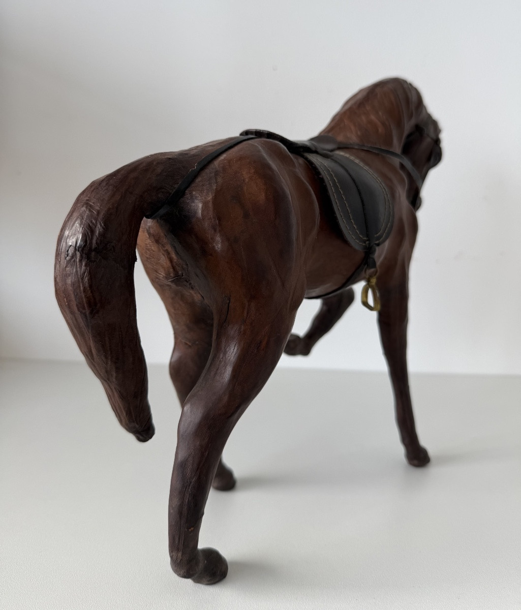 sujet représentant un Cheval en cuir -photo-4