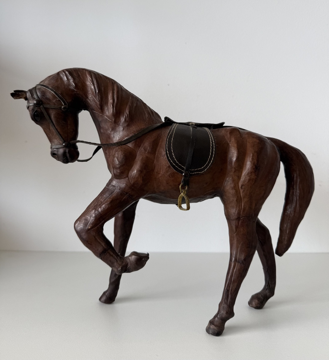 sujet représentant un Cheval en cuir -photo-2