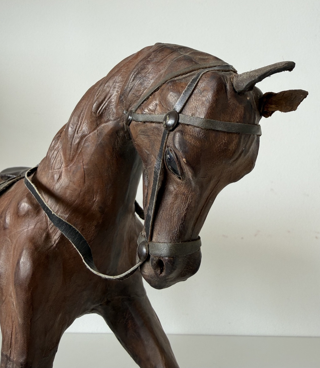 sujet représentant un Cheval en cuir -photo-4