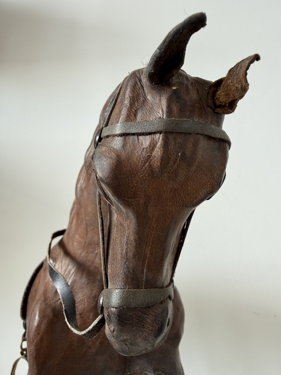 sujet représentant un Cheval en cuir -photo-6