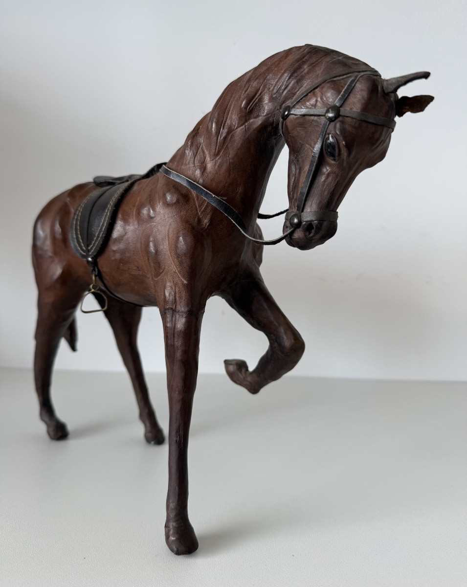 sujet représentant un Cheval en cuir -photo-8