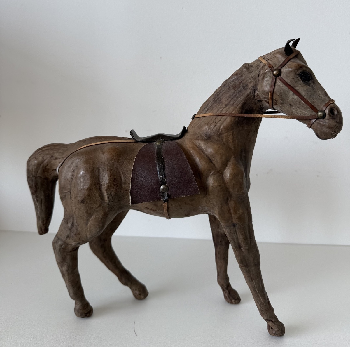 Sujet en cuir représentant un cheval-photo-2