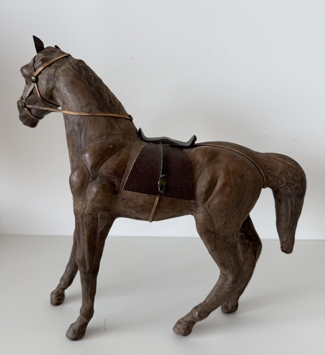 Sujet en cuir représentant un cheval-photo-2