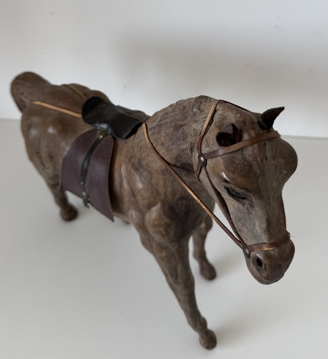 Sujet en cuir représentant un cheval-photo-7