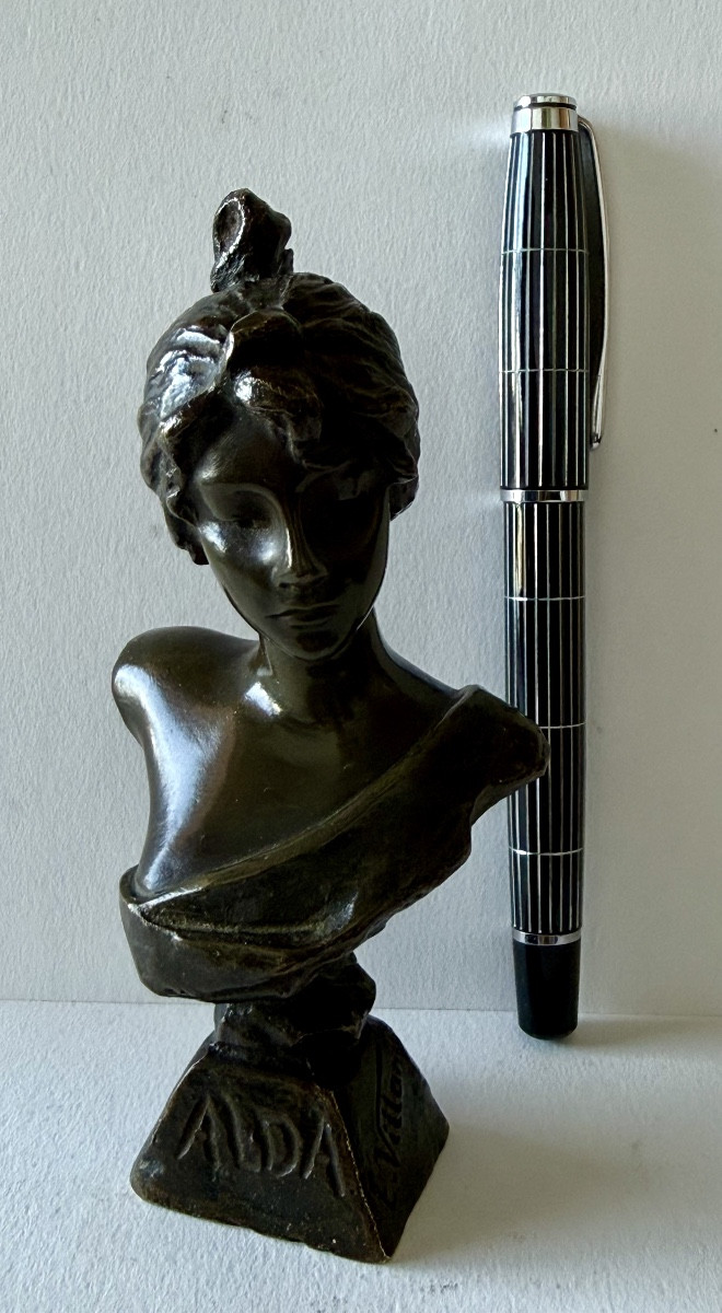 ALDA petit buste en bronze signé Villanis