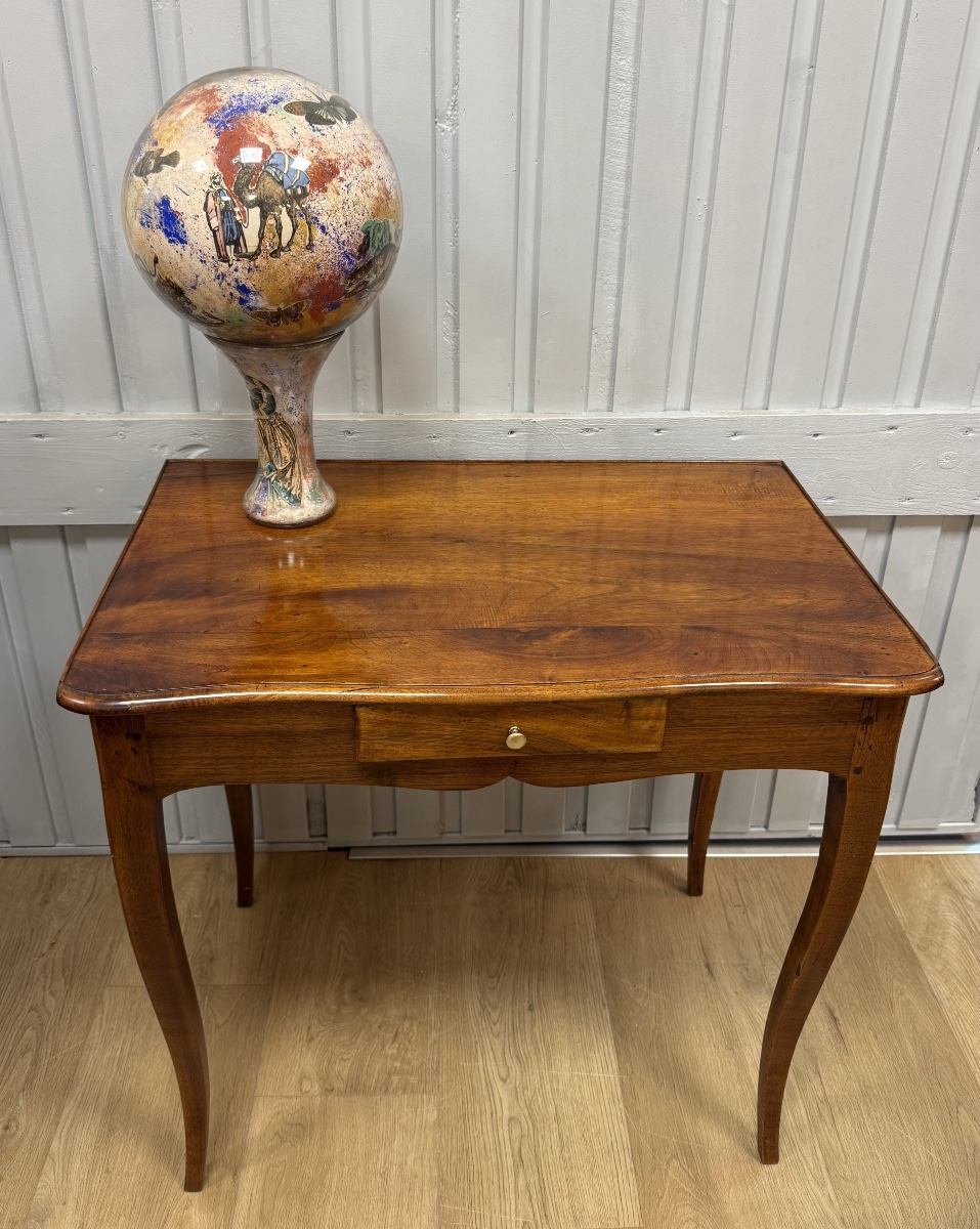 Table bureau de style Louis XV en noyer