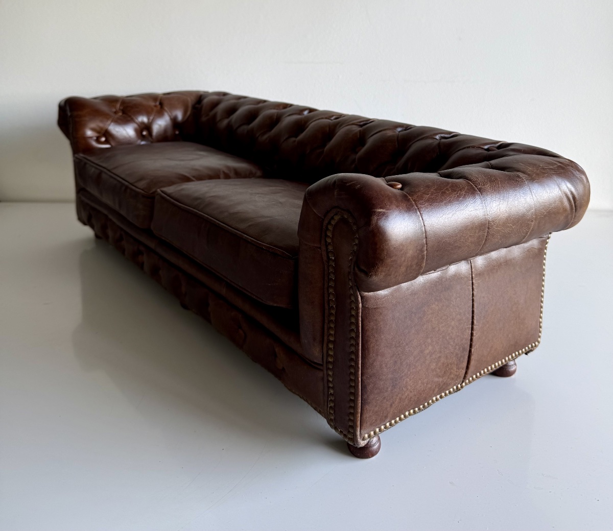 Canapé Chesterfield ,  meuble  de maîtrise-photo-2