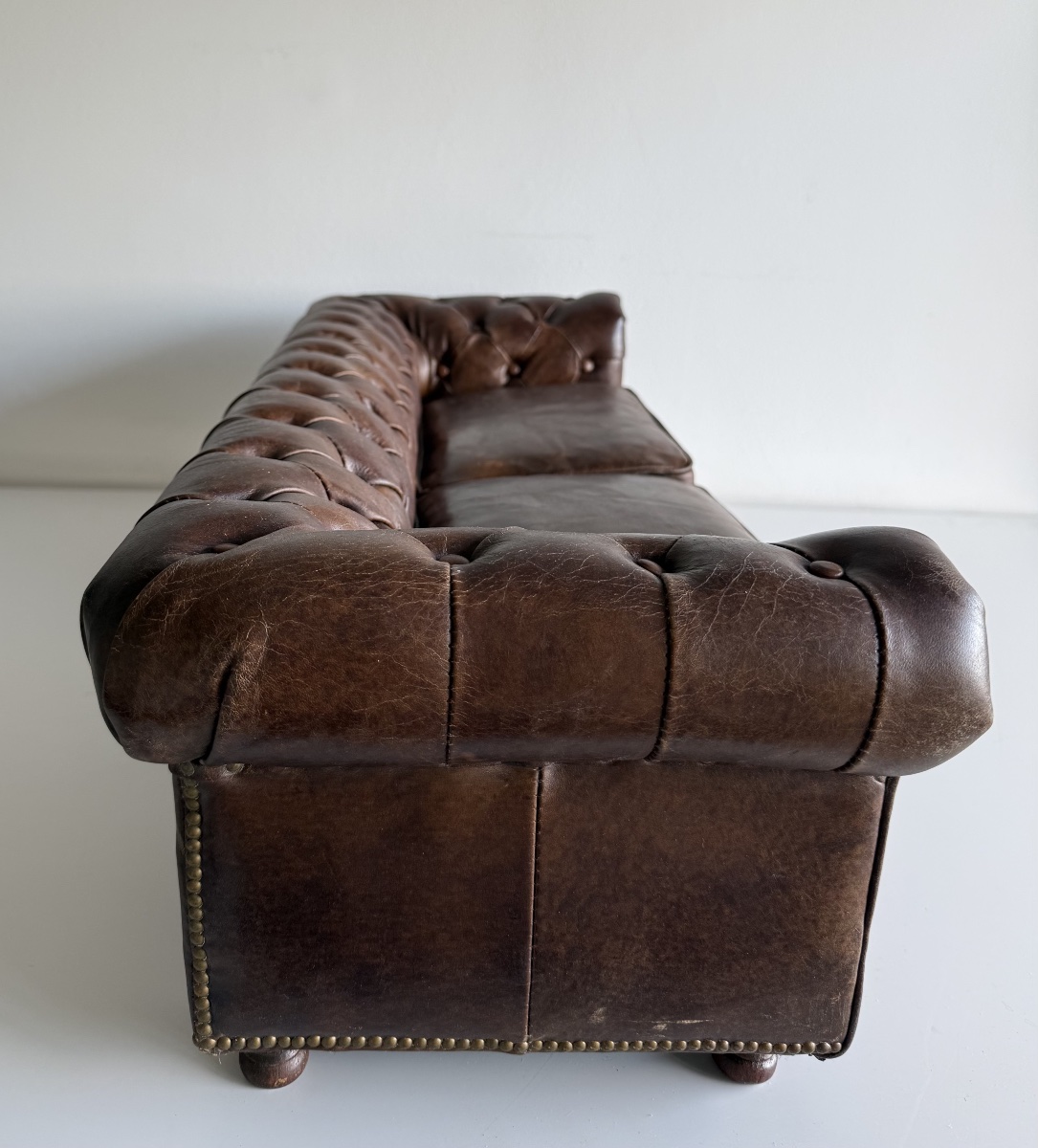Canapé Chesterfield ,  meuble  de maîtrise-photo-4