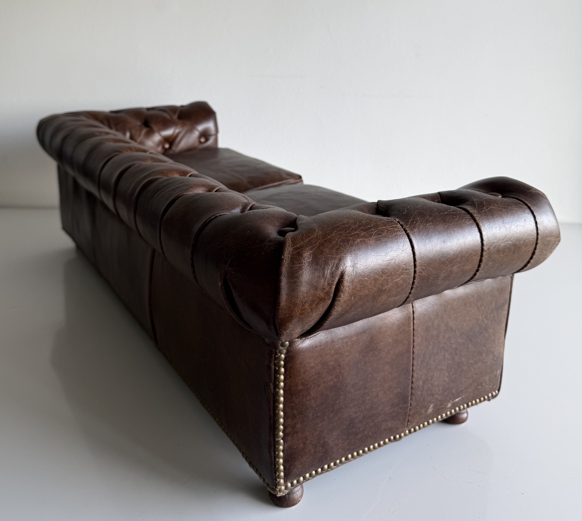 Canapé Chesterfield ,  meuble  de maîtrise-photo-1