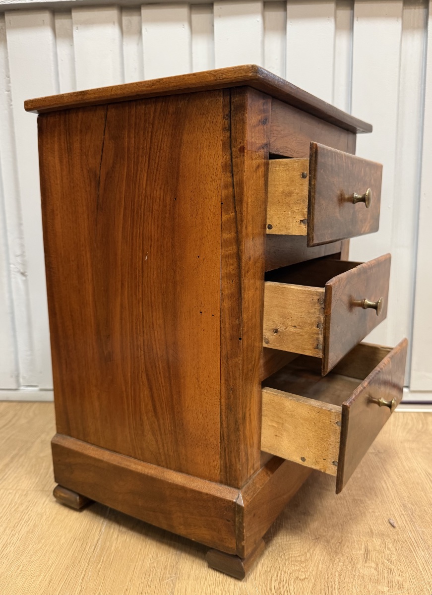 Small Walnut Chest Of Drawers-photo-1