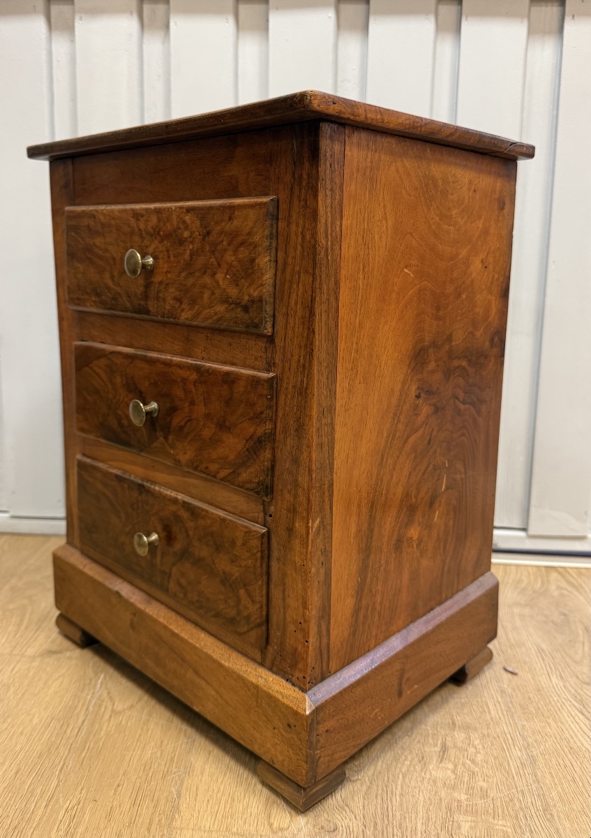 Small Walnut Chest Of Drawers-photo-5
