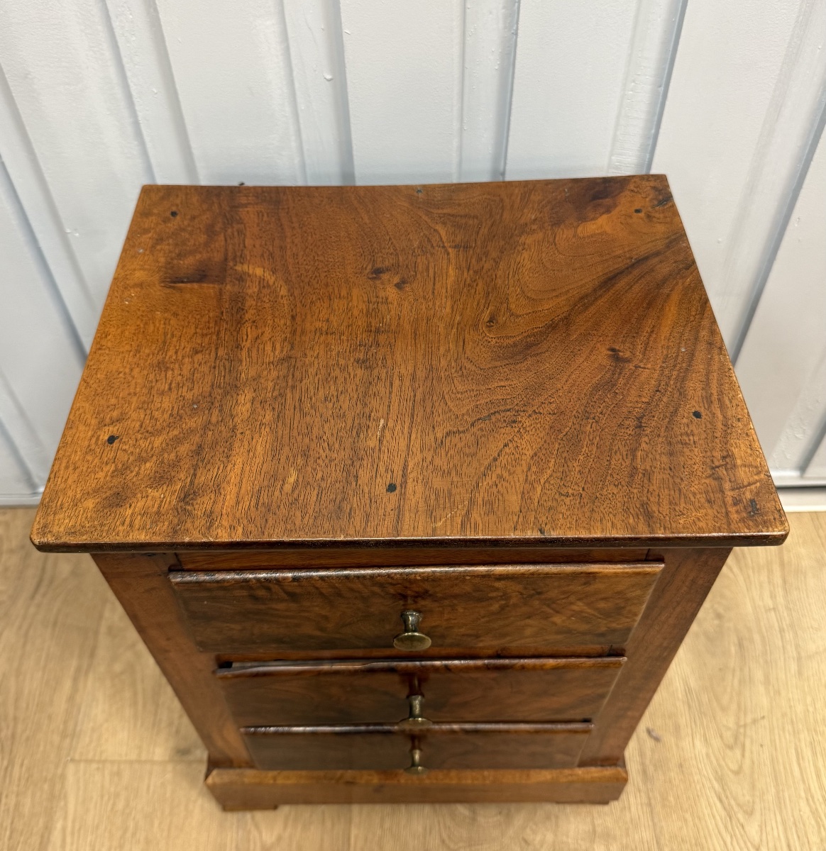 Small Walnut Chest Of Drawers-photo-7