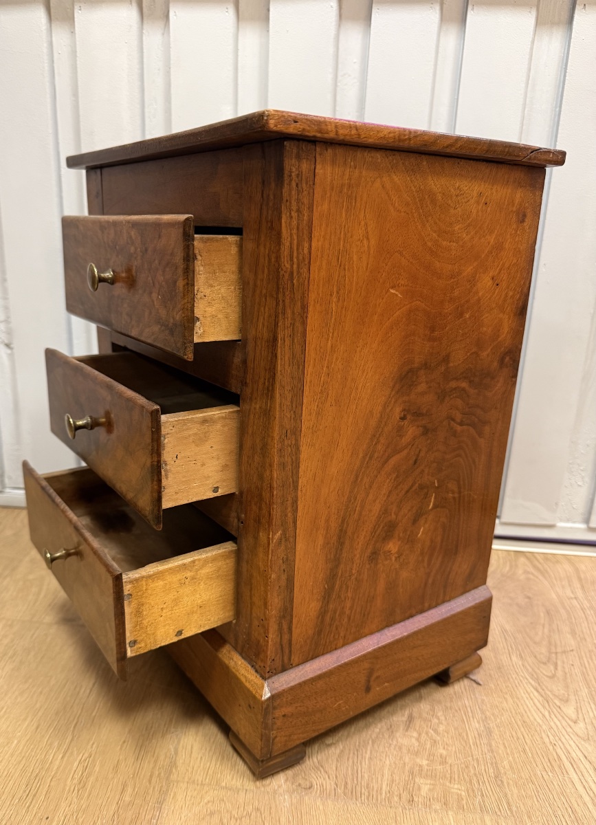 Small Walnut Chest Of Drawers-photo-8