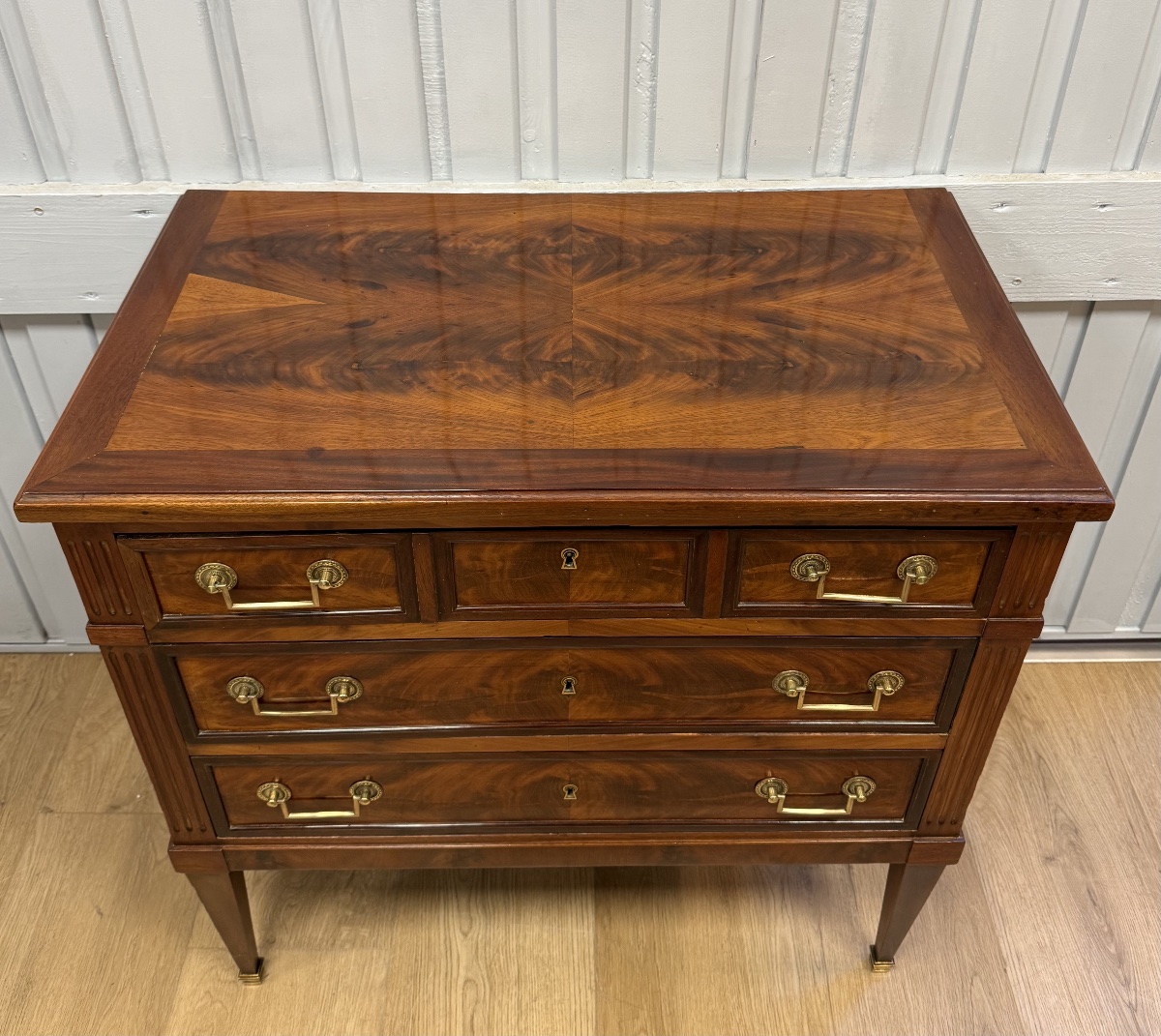 Small Mahogany Dresser-photo-2