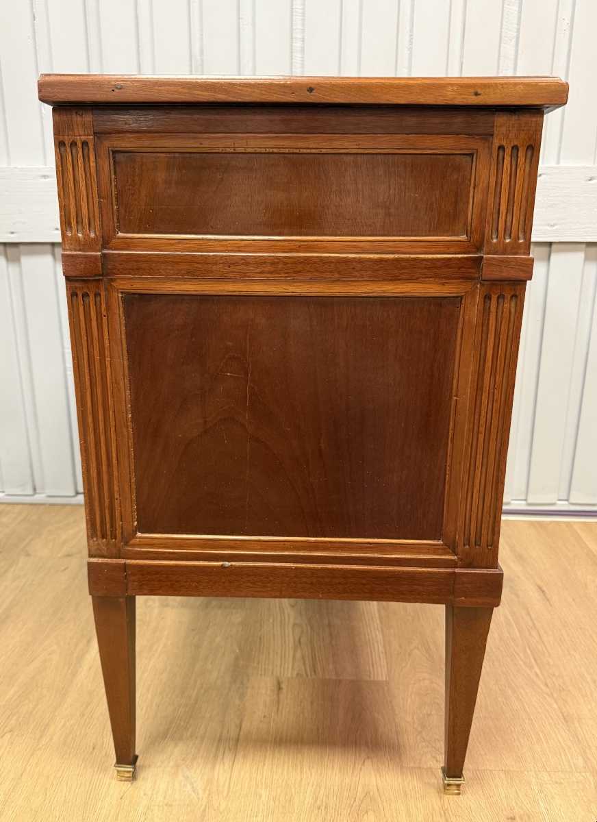 Small Mahogany Dresser-photo-4