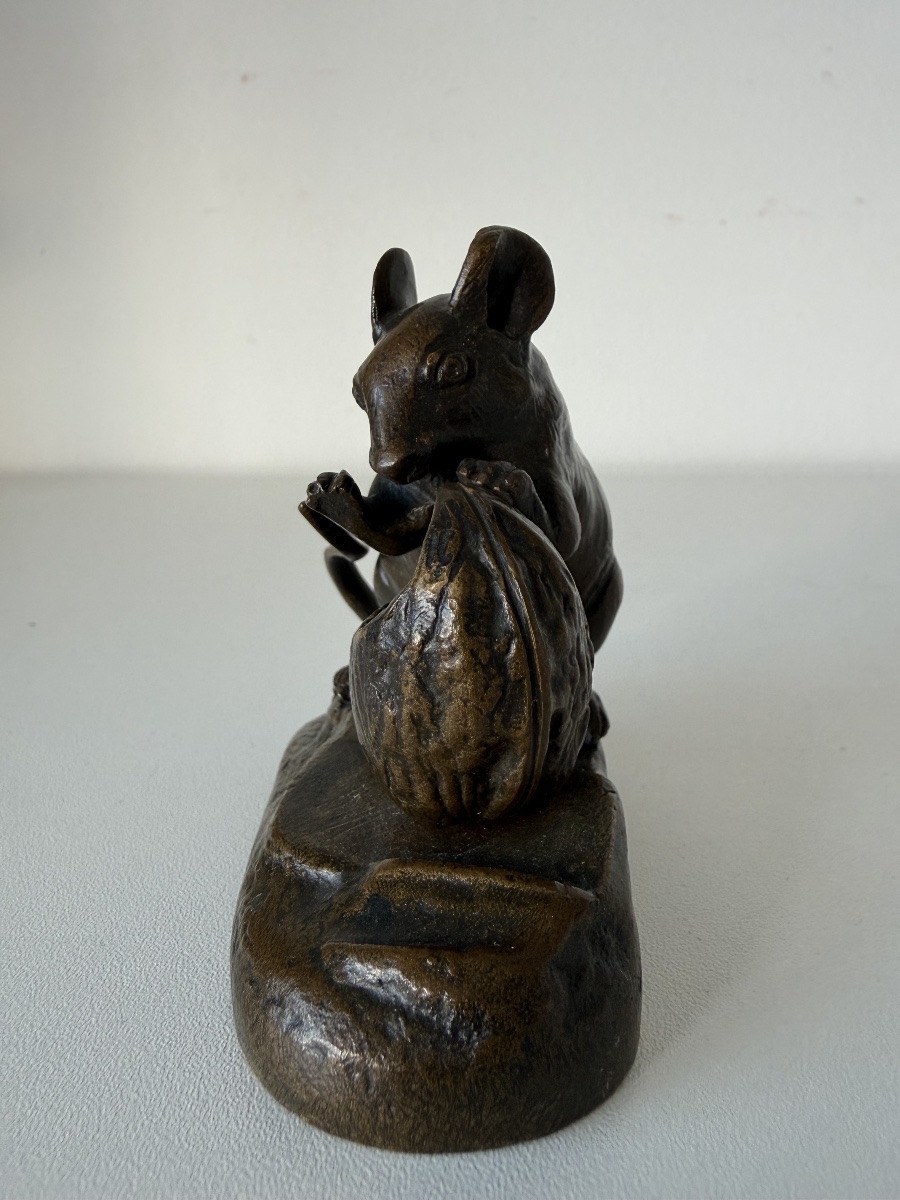 Bronze Sculpture Depicting A Mouse -photo-3