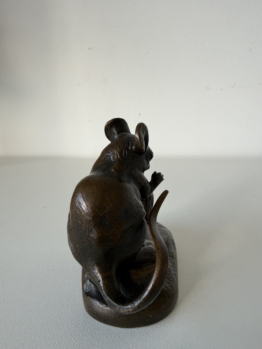 Bronze Sculpture Depicting A Mouse -photo-2
