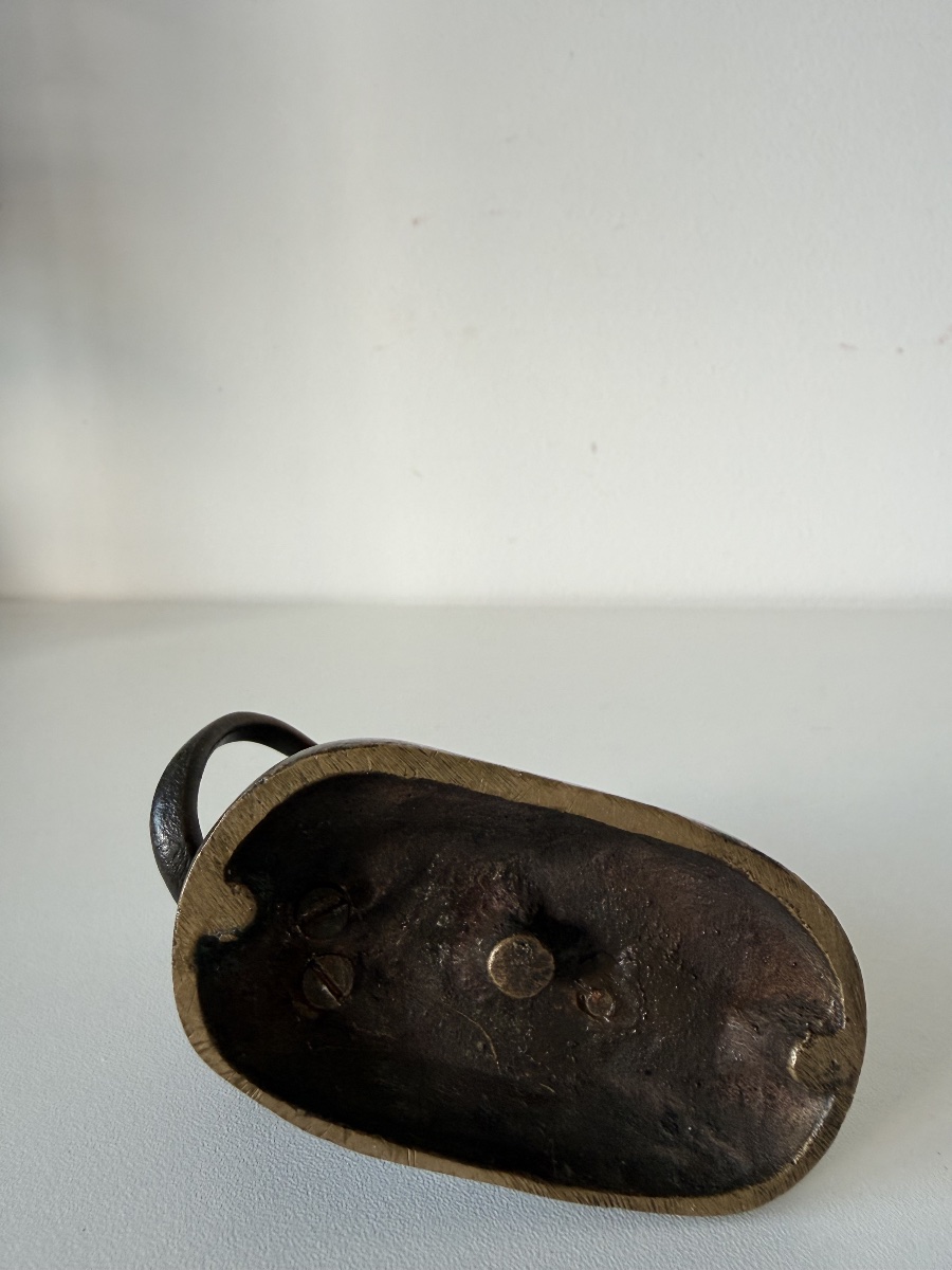 Bronze Sculpture Depicting A Mouse -photo-3