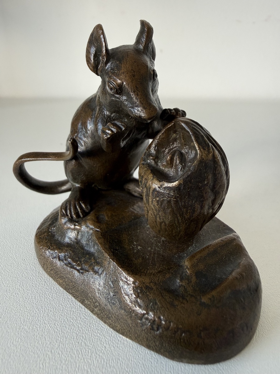 Bronze Sculpture Depicting A Mouse -photo-4