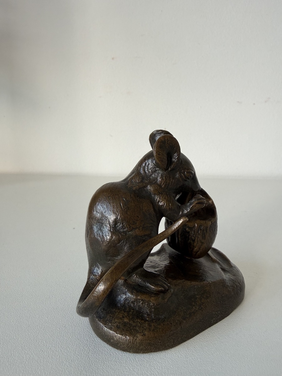 Bronze Sculpture Depicting A Mouse -photo-6